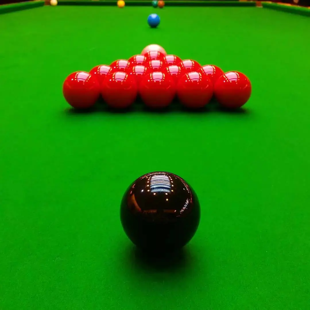 2023斯诺克英锦赛：周跃龙能否上演“黑马”奇迹？激战伊恩·伯恩斯，谁能挺进正赛？